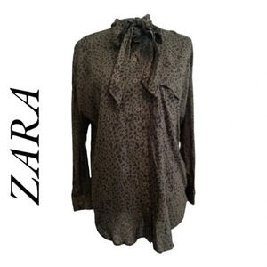 Zara animal leopard print khaki button down shirt‎ size XS